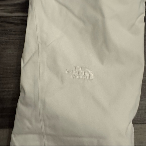 The North Face Women's Sally Insulated Pants White Snowboarding pants - Picture 7 of 7